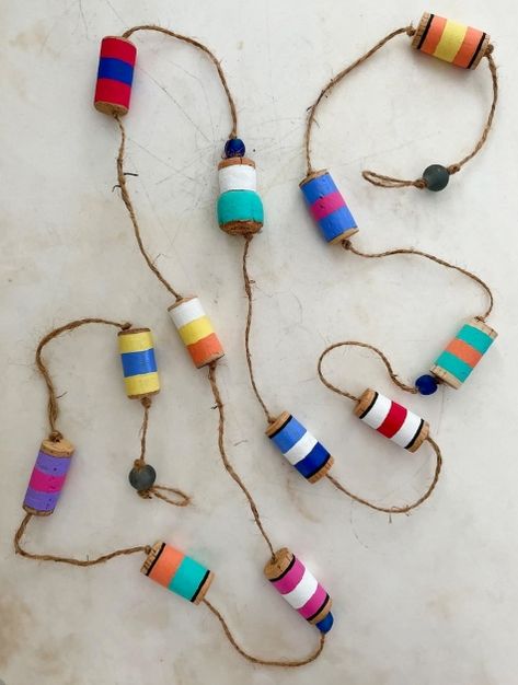 Buoy Decor Ideas, Cork Garland, Buoy Decor, Wine Cork Diy Projects, Nautical Christmas Ornaments, Cork Diy Projects, Wine Cork Diy, Driftwood Art Diy, Cork Projects