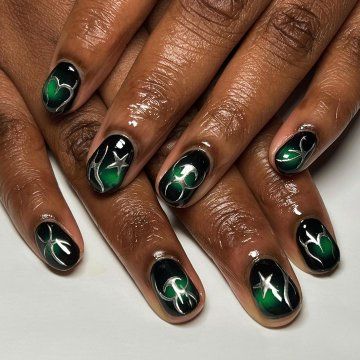 Dark Shirt Nails, Short Nail Designs Manicures, Masc Acrylic Nails, Male Acrylic Nails, Short Cyberpunk Nails, Men’s Nail Art Design, Mens Nail Ideas, Green Nails Men, Black And Green Nails Short