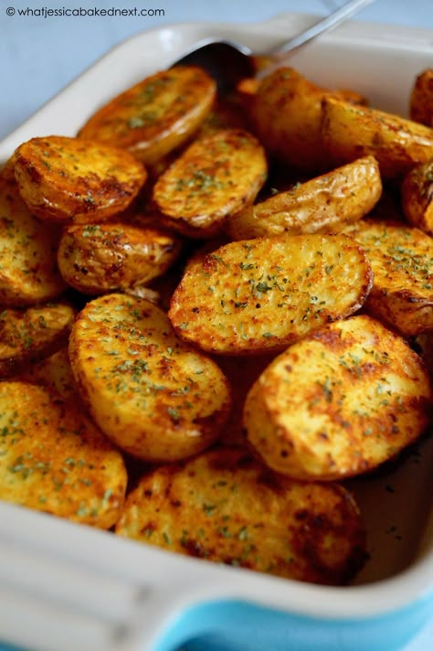 Paprika Roasted Potatoes – What Jessica Baked Next Crispy Oven Roasted Potatoes, Oven Fried Potatoes, Crispy Oven Fries, Steak Kebabs, Light Lunches, Roasted Baby Potatoes, Oven Roasted Potatoes, Italian Herbs, Food Pic