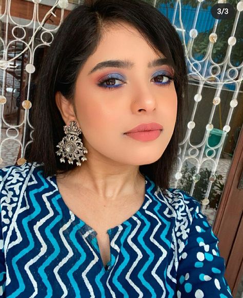 Celebrities With Hooded Eyes, Indian Eye Makeup, Eyeshadow For Hooded Eyes, Blue Eyeshadow Looks, Simple Makeup Looks, Hooded Eye Makeup, Wedding Makeup Looks, Blue Eyeshadow, Makeup Looks Tutorial