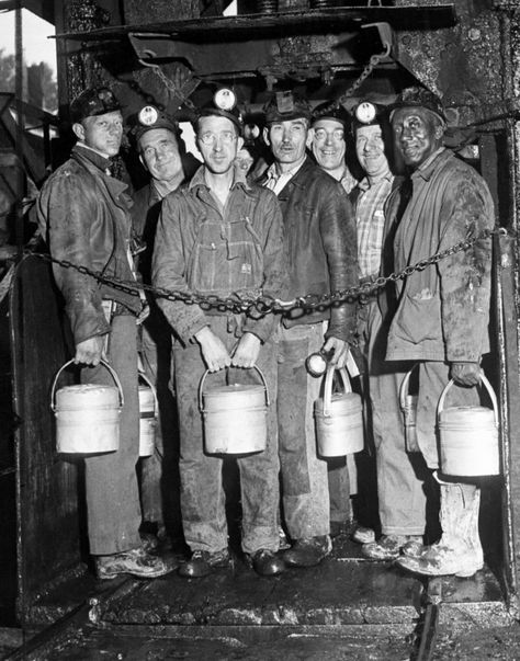 KENTUCKY COAL MINERS 1930 PHOTO FUEL OIL LANTERNS COAL DUST MINING ... Coal Miners Daughter, Billy Elliot, District 12, Coal Miners, Oil Lantern, Working Men, Red Lion, Coal Mining, Industrial Revolution