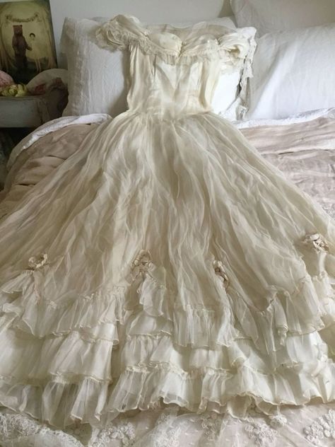 evie hallowell Dream Wedding Dresses, Fancy Dresses, A Dress, Dream Dress, Gorgeous Dresses, Pretty Dresses, Pretty Outfits, Fashion Inspo Outfits, Cute Dresses