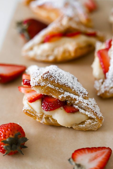 Strawberry Croissants, Strawberry Croissant, Making Croissants, Cook More, Croissant Recipe, Chocolate Croissant, Small Desserts, My Recipes, Breakfast Items