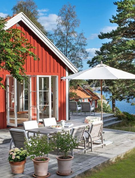 Swedish Summer House, Swedish Houses, Dream House Mansions, Scandinavian Cottage, Swedish Cottage, Sweden House, Red Cottage, Cottage Exterior, Cottage Interior