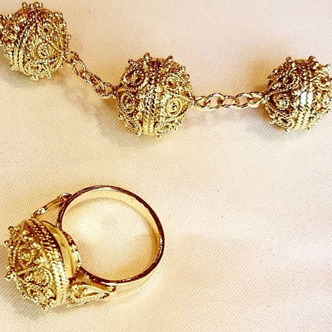 Croatian traditional gold buttons Handmade jewelry Croatia Jewelry, Balkan Jewelry, Croatian Jewelry, Croatian Fashion, Faberge Jewelry, European Jewelry, Golden Jewelry, Ancient Jewelry, Folk Costume