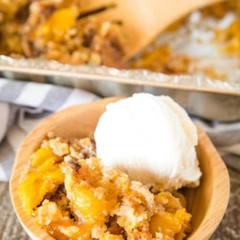 Smoked Peach Dump Cake - Gimme Some Grilling ® Bisquick Peach Cobbler, Smoked Desserts, Good Peach Cobbler Recipe, Peach Cobbler With Bisquick, Pork Butts, Smoker Recipes Electric, Brown Sugar Peaches, Smoked Potatoes, Homemade Peach Cobbler