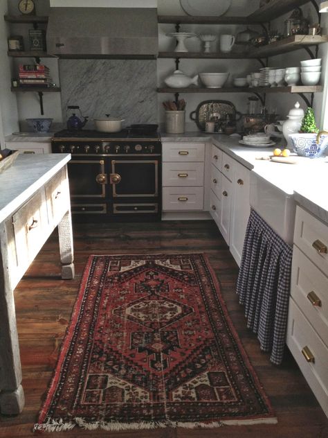 Grace Happens Persian Rug Kitchen, Kitchen Vintage, French Kitchen, Kitchen Rugs, Black Floor, Chic Interior, On The Floor, Beautiful Kitchens, Rug Kitchen