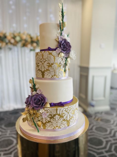 Purple And Cream Wedding Theme, Gold And Purple Wedding Cake, Lavender Gold And White Wedding, Lilac And Gold Wedding Theme, Lavender And Gold Wedding Theme, Gold And Purple Wedding Theme, Purple Gold And White Wedding, Gold And Lavender Wedding, Lilac And Gold Wedding