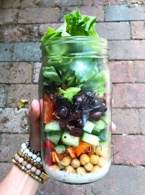 Tahini Salad Dressing, Salad Jar Recipe, Mediterranean Diet Recipes Dinners, Tahini Recipe, Jar Salad, Tahini Paste, Yogurt Dressing, Mediterranean Salad, Mason Jar Salad