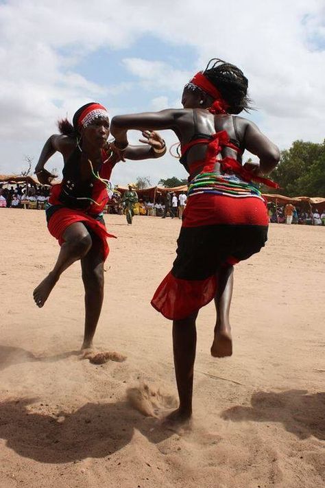 Dancers Jungle Fever, African Dance, Afrique Art, Jitterbug, World Dance, Female Dancers, Dance Like No One Is Watching, The Gambia, Dance Movement