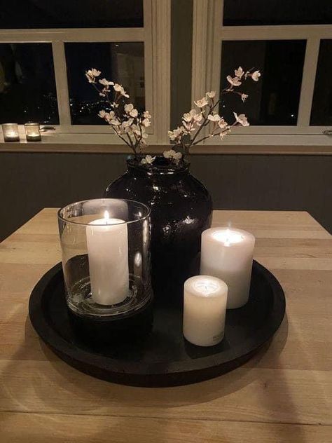 Dining Table Decor Centerpiece, Winter Pool, Living Room Candles, Black Kitchen Decor, Black Bedroom Decor, Kitchen Centerpiece, Kitchen Table Centerpiece, Dining Room Centerpiece, Tafel Decor