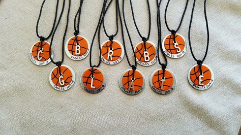 Basketball Crafts, Ball Birthday Parties, Bola Basket, Basketball Gifts, Crafts Gifts, Baseball Gifts, Basketball Girls, Volleyball Team, Baseball Season