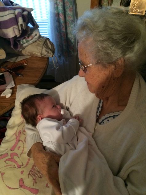 Great-Great grandma Grandparents With Grandkids Aesthetic, Grandkids Aesthetic, Grandparents Aesthetic, Grandparents With Grandkids, Young Grandma, Memories Aesthetic, Grandma Aesthetic, Future Mommy, Beautiful Black Babies