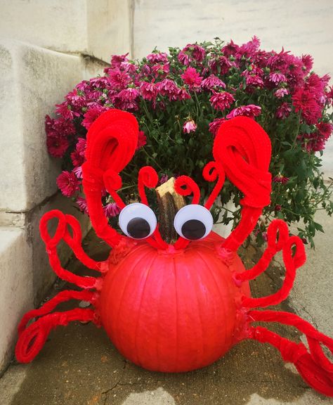 Pumpkin Decorating ideas: Crab pumpkin Pumkin Decoration Ideas Easy, Crab Pumpkin, Pumkin Ideas, Pumkin Decoration, Pumpkin Decorating Diy, Pumpkin Decorating Ideas, Creative Pumpkin Painting, Creative Pumpkin Decorating, Cute Pumpkin Carving