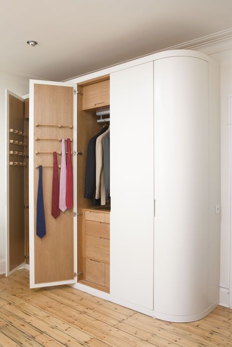 Wardrobe Freestanding Bedroom, Round Wardrobe, Curved Closet, Curved Wardrobe Design, Curved Wardrobe, Curved Cabinet, Ideas Habitaciones, Dressing Room Closet, Wardrobe Door Designs