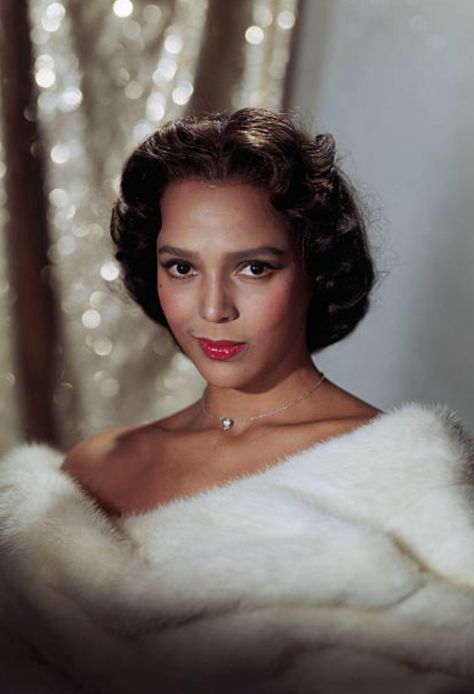 Dorothy Dandridge Dorothy Dandridge, Vogue France, Beauty Vlogger, Vintage Black Glamour, Beauty Ad, Black Hollywood, Hollywood Star, Grace Kelly, Hollywood Glamour