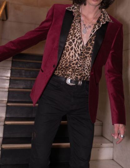 Mens Glam Rock Fashion, Glam Rock Style Outfits Men, Glam Rock Aesthetic Outfit, Punk Prom Outfit, Flamboyant Outfits Men, Glam Rock Outfits Men, Glam Rock Men, Glam Rock Outfit Men, Rock Outfit Men