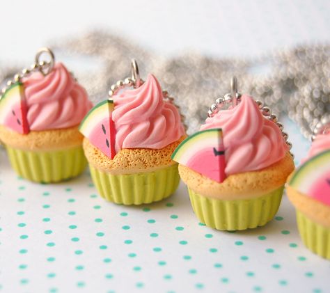 Polymer Clay Cupcake, Clay Jar, Polymer Clay Gifts, Clay Keychain, How To Make Cupcakes, Polymer Clay Jewelry Tutorials, Polymer Clay Diy, Polymer Clay Jewelry Diy, Cute Polymer Clay