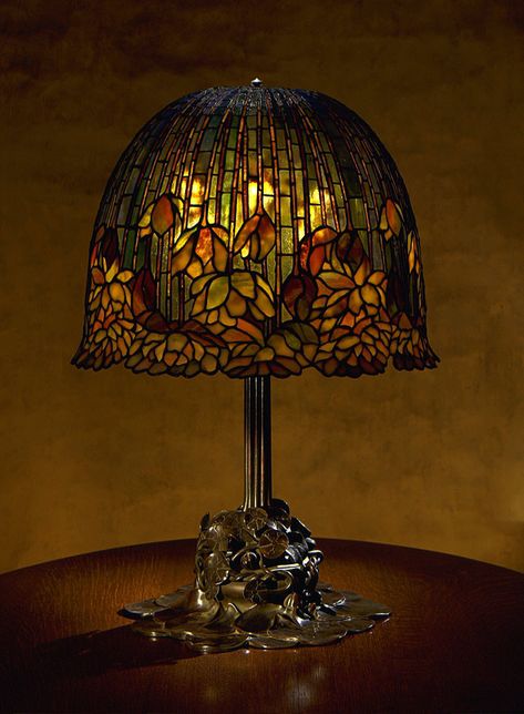 Pond Lily Lamp, c.1889-1902. Louis Comfort Tiffany. Leaded glass with bronze base Farmhouse Foyer Lighting, Lily Lamp, Pond Lily, Glamour Decor, Tiffany Art, I Love Lamp, Louis Comfort Tiffany, Tiffany Glass, Stained Glass Lamps