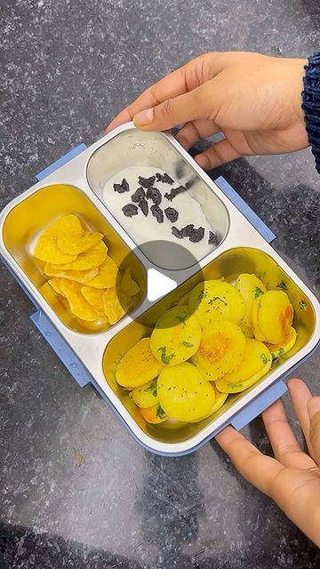 Yogurt Banana, Blueberry Yogurt, Tiffin Recipe, Box Recipes, Tiffin Box, Recipes Snacks, Quick Recipes Snacks, Play School, Banana Chips