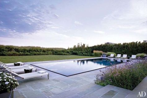 Beachfront hideaway with luxurious yet relaxing atmosphere in Sagaponack Moderne Pools, Edge Pool, Plunge Pools, Infinity Pools, Pool Pool, Pools Backyard, Infinity Edge Pool, Modern Pools, Dream Pools