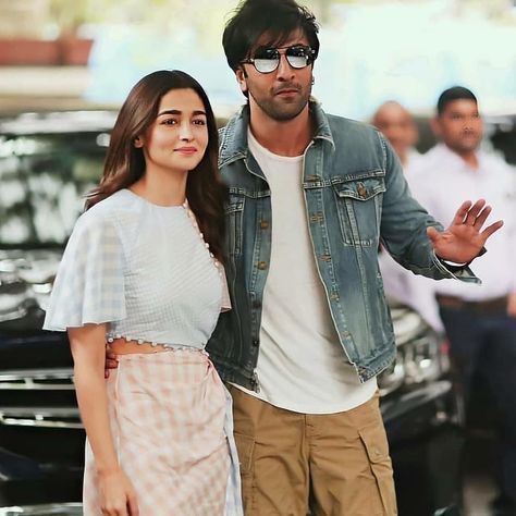 Jacket Style Dresses Indian, Alia And Ranbir, Healthy Husband, Ranveer Kapoor, Ranbir And Alia, Yjhd Quotes, Alia Bhatt Fashion, Alia Ranbir, Anushka Sharma And Virat Kohli