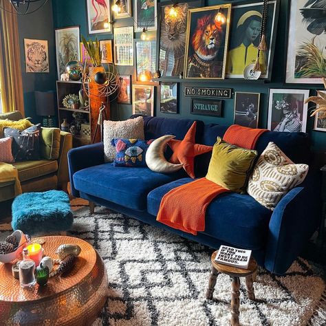 Real Bedroom, Velvet Sofa Living Room, Blue Couch Living Room, Maximalist Living Room, Dark Deco, Moody Living Room, Eclectic Maximalism, Blue Velvet Sofa, Deco Studio