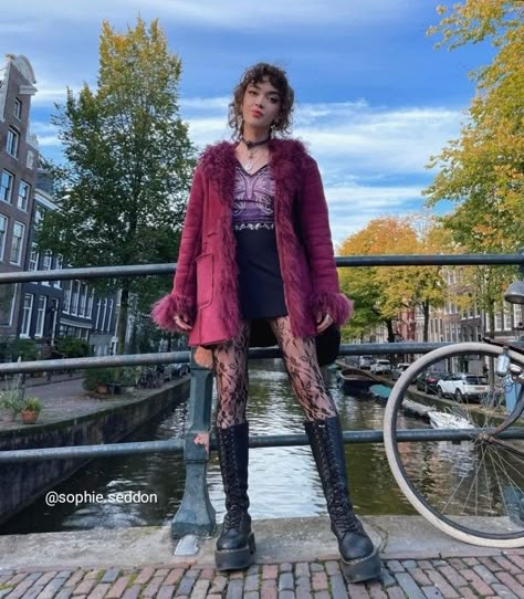 Sophie Seddon Outfits, Edgy Coquette, Sophie Seddon, Hippy Goth, Whimsigoth Outfits, Whimsigoth Style, November Outfits, Instagram Amsterdam, Manic Pixie Dream