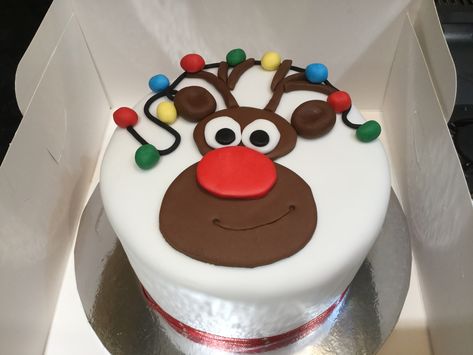 Rudolf Cake Ideas, Rudolph Cake Christmas, Rudolph Cake, Reindeer Cake, Reindeer Cakes, Christmas Cakes Easy, Christmas Cake Designs, Rudolph Christmas, Christmas Cupcakes