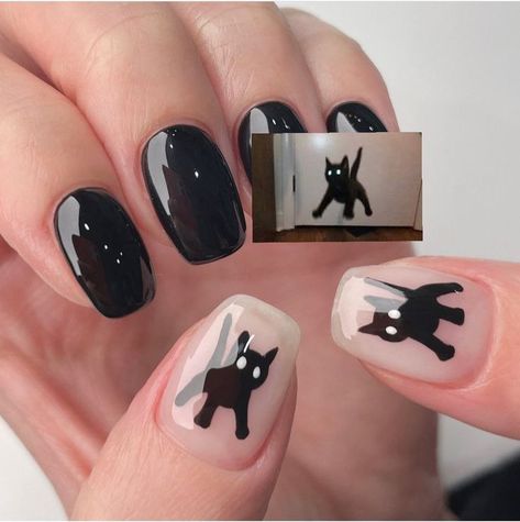 Emily The Strange Nails, Cat Acrylic Nails, Emo Short Nails, Anime Nails Ideas, Album Cover Nails, Black Cat Nail, Black Cat Nails, Cat Nail Designs, Kutek Disney