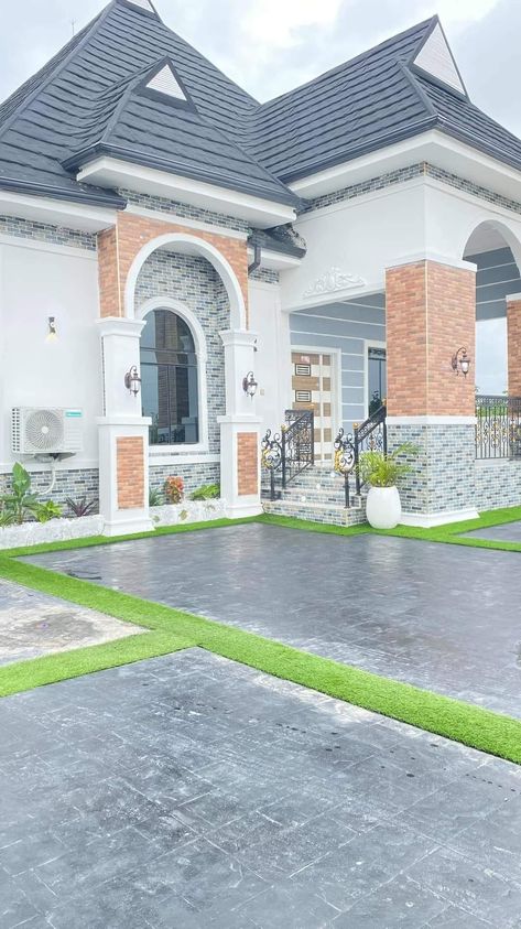 Bungalow House Design Nigeria, Nigerian House Design, Griller Design, Front Balcony Design, Nigeria House, Modern Gate Design, Gate For Home, Gate Design Ideas, Bungalow House Floor Plans