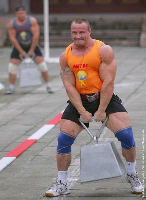 Musclemen Making Funny Faces Nephilim Giants, Strongman Training, World's Strongest Man, Keto Pills, Strongest Man, Make Funny Faces, Highland Games, Strength And Conditioning, Sports Pictures