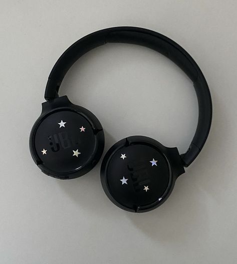 Decorated Headphones, Headphone Ideas, Aesthetic Headphones, Headphone Decoration, Customized Stickers, Headphones Aesthetic, Jbl Headphones, Cute Headphones, Sony Headphones