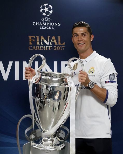 Ronaldo Wallpapers Real Madrid, Real Madrid Trophies, Georgina And Cristiano, Ronaldo Champions League, Real Madrid Gareth Bale, David Beckham Haircut, Beckham Haircut, Ronaldo Madrid, Real Madrid Manchester United