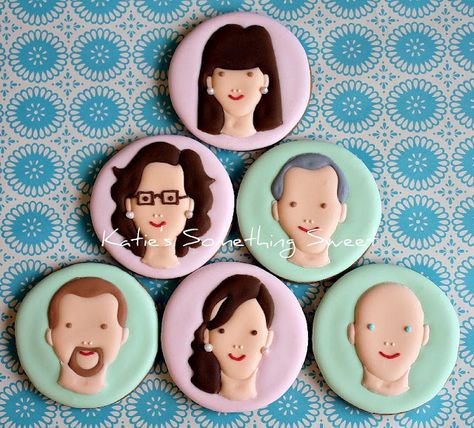 family portrait cookies Portrait Cookies, Wedding Favor Cookies, Favor Cookies, Cookie Wedding Favors, Cookies Theme, Design For Wedding, Pretty Cookies, Creative Cookies, Hawaiian Luau