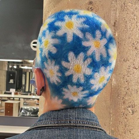 Pattern Dyed Shaved Hair, Flower Hair Dye Shaved Head, Bald Hair Dye Designs, Partly Dyed Hair, Buzzcut Art, Ponytail Bandana, Shaved Head Dye Designs, Ethereal Model, Middle Part Ponytail