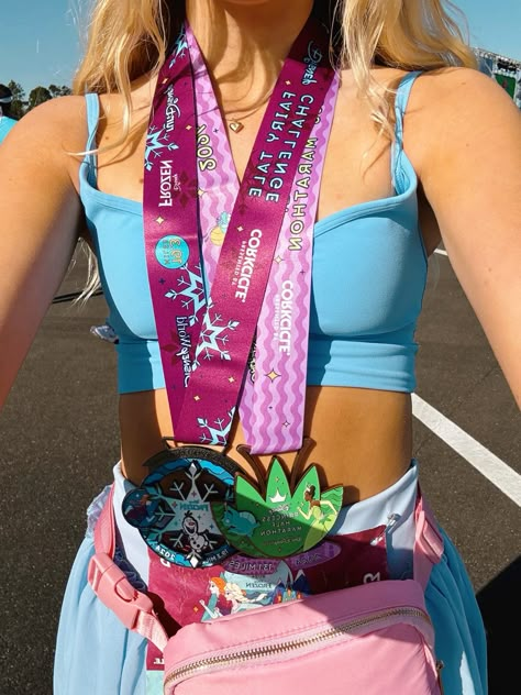 #halfmarathon #halfmarathonaesthetic #disney #rundisney Run Disney Aesthetic, Run A Marathon Aesthetic, Disney Run Outfit, Marathon Picture Ideas, Marathon Outfit Women Race Day, Rundisney Aesthetic, Disney Marathon Outfit, Disney Half Marathon Outfits, Half Marathon Aesthetic