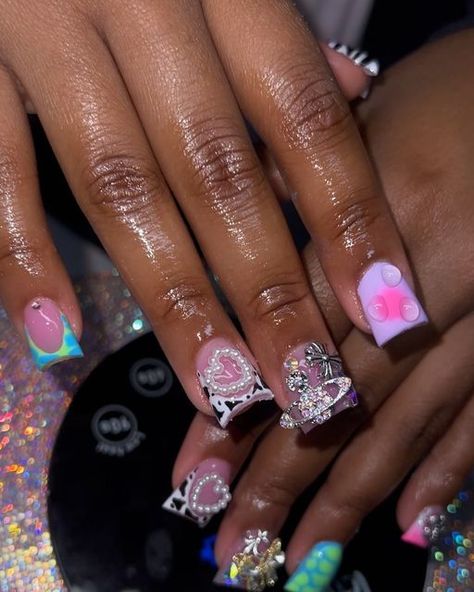 COLUMBUS OHIO NAIL TECH 🔥 on Instagram: "short duckies freestyle 🔥😍😍😍" Short Designed Nails, Freestyle Duck Nails Short, Short Nail Set With Charms, Short Nails Acrylic Charms, Short Pink Freestyle Nails, Junk Nails Black Women, Shorties Nails With Charms, Colorful Short Acrylic Nails, Short Acrylic Nails Freestyle