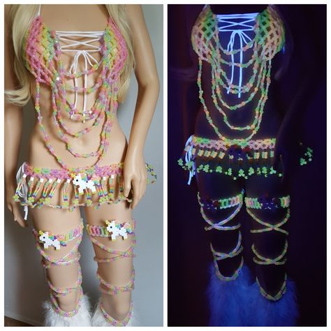 Glow in the dark unicorn kandi outfit etsy.com/shop/kanditoybox Cute Glow In The Dark Outfits, Glow In The Dark Festival Outfit, Glow In The Dark Fashion, Glow In The Dark Fishnets, Monster High Rave Outfit, Dark Unicorn, Rave Outfits, Look Cool, In The Dark