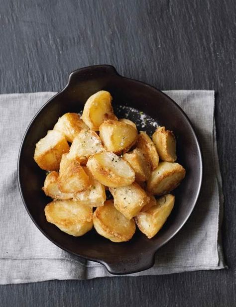 Extra crunchy freeze-ahead roast potatoes - get ahead now for Thanksgiving Sainsburys Recipes, Weekend Recipes, Crispy Roast Potatoes, Easy Recipies, Xmas Recipes, Christmas Yummies, Christmas Tips, Easy Cakes, Bubble And Squeak