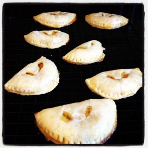 Apple Pie Cookies, Apple Hand Pies, Pie Pops, Pie Cookies, Mini Apple Pies, Apple Cookies, Cookie Pie, Baking Blog, Mini Apple