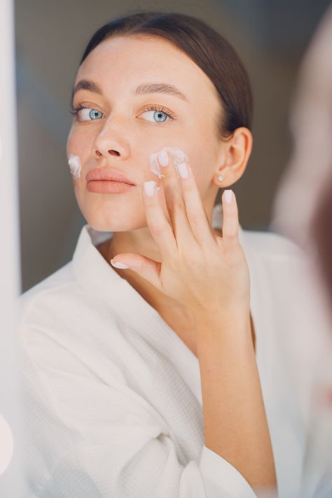 The most innovative tinted moisturisers on the shelves boast similar skincare benefits to your favourite face cream, making them a great way to streamline your routine. Some offer high-factor SPF, others are dosed up with hydrating hyaluronic acid, while a select few will be enriched with skin-conditioning ingredients – like vitamin C and jojoba oil – to nourish and brighten your complexion. Spf Cream, Spf Face, Skincare Benefits, Skin Care Benefits, Natural Glowing Skin, Skin Care Collection, Tinted Spf, Skin Care Range, Beauty Regimen