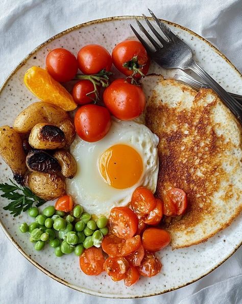 A Full English Breakfast is the ultimate comfort meal, famous for its hearty assortment of flavors and satisfying ingredients English Breakfast Aesthetic, Full English Breakfast, Food Aesthetics, English Breakfast, Winter 2024, Comfort Food, Drinks, Quick Saves, Art