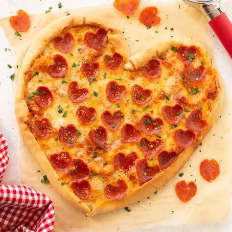 Heart Shaped Food Valentines, Dinner Ideas For Family, Pizza Recipes Pepperoni, Shaped Pizza, Heart Pizza, Goat Cheese Crostini, Shaped Food, Romantic Desserts, Heart Shaped Food