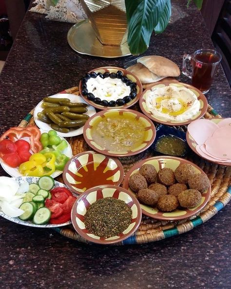 Lebanese Breakfast, Food Set Up, Middle East Food, Syrian Food, Catering Ideas Food, Persian Food, Food Table, Food Goals, Middle Eastern Recipes