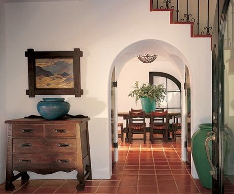 Tour Diane Keaton's House in California Santa Fe Decor, Diane Keaton, Southwest Decor, Spanish Style Homes, Mediterranean Decor, Design Apartment, Mediterranean Homes, Celebrity Houses, California Homes