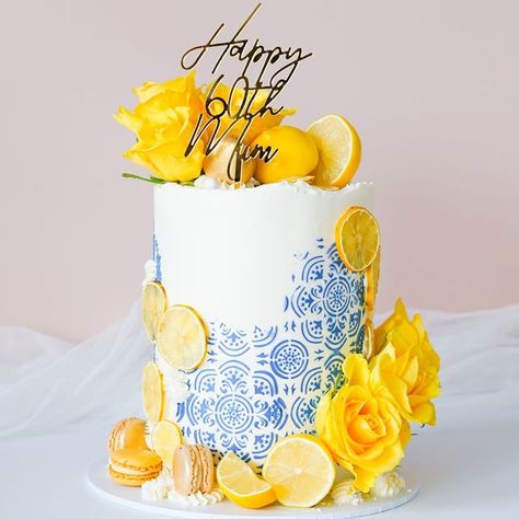 Sarah Arnold on Instagram: "💛💙 Amalfi 💙💛  This cake gives all the summer vibes 😍 Yellow roses, fresh lemon and the prettiest stencil details ✨  #summercake #cakedesign #cakedecorator #birthdaycakeideas #amalficake #lemoncake #cakeinspo #tortendekorieren" Summer Cakes, Lemon Cake, Yellow Roses, Amalfi, Summer Vibes, Cake Decorating, Birthday Cake, Lemon, Roses