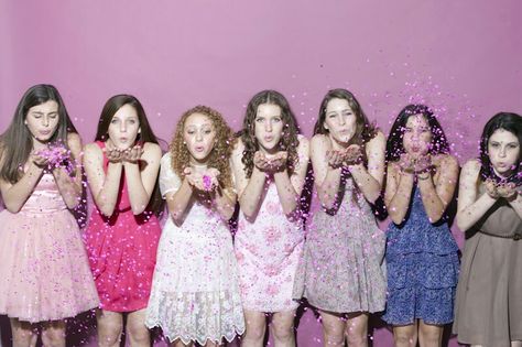 Sweet 16 with friends Friend Pictures Ideas, Photoshoot Ideas With Friends, Sweet 16 Photoshoot, Hotel Birthday, 16 Photoshoot, Hotel Birthday Parties, Ideas With Friends, Sweet 16 Photos, Sweet 17