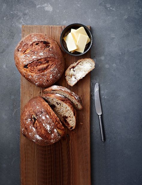 Rye Bread Recipe With Dates  If you love making you own bread, this recipe is for you! The dark rye flour and sweet dates are a perfect pairing and this dark loaf goes brilliantly with cheese. Breads Photography, Rye Bread Recipes, Vegan Bread, Food Photography Inspiration, Rye Bread, Bread And Butter, Artisan Bread, Beautiful Food, Homemade Bread