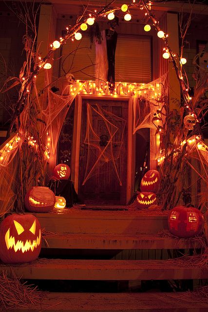 Da Porch from the bushes | Flickr - Photo Sharing! Halloween Porch Lights, Halloween Front Door Decorations, Scary Halloween Decorations Diy, Halloween Decor Diy, Image Halloween, Casa Halloween, Halloween Decorations Diy Outdoor, Diy Halloween Decor, Adornos Halloween